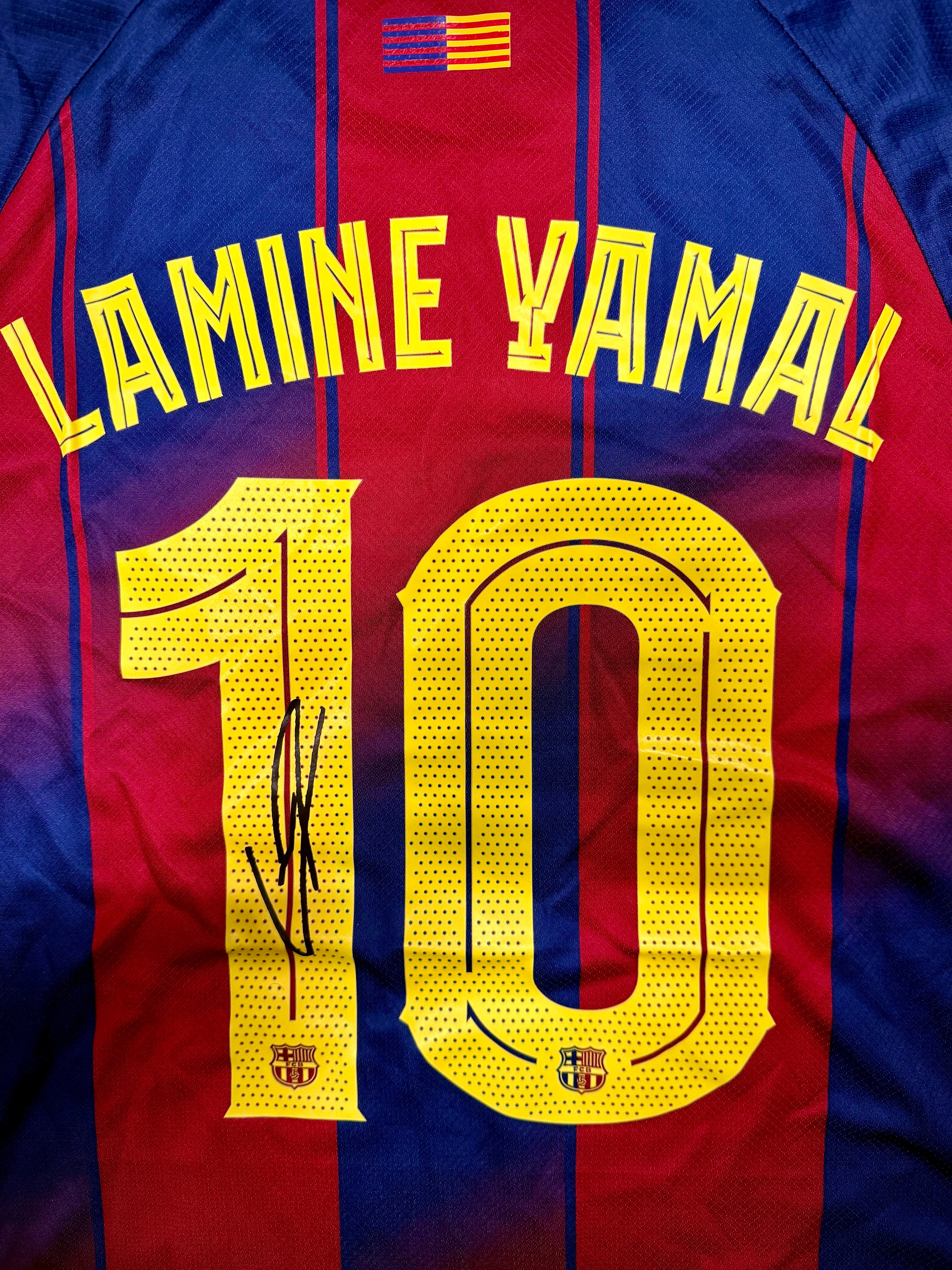 Yamal 25/26 Barcelona – Collector Display Shirt with Printed Signature