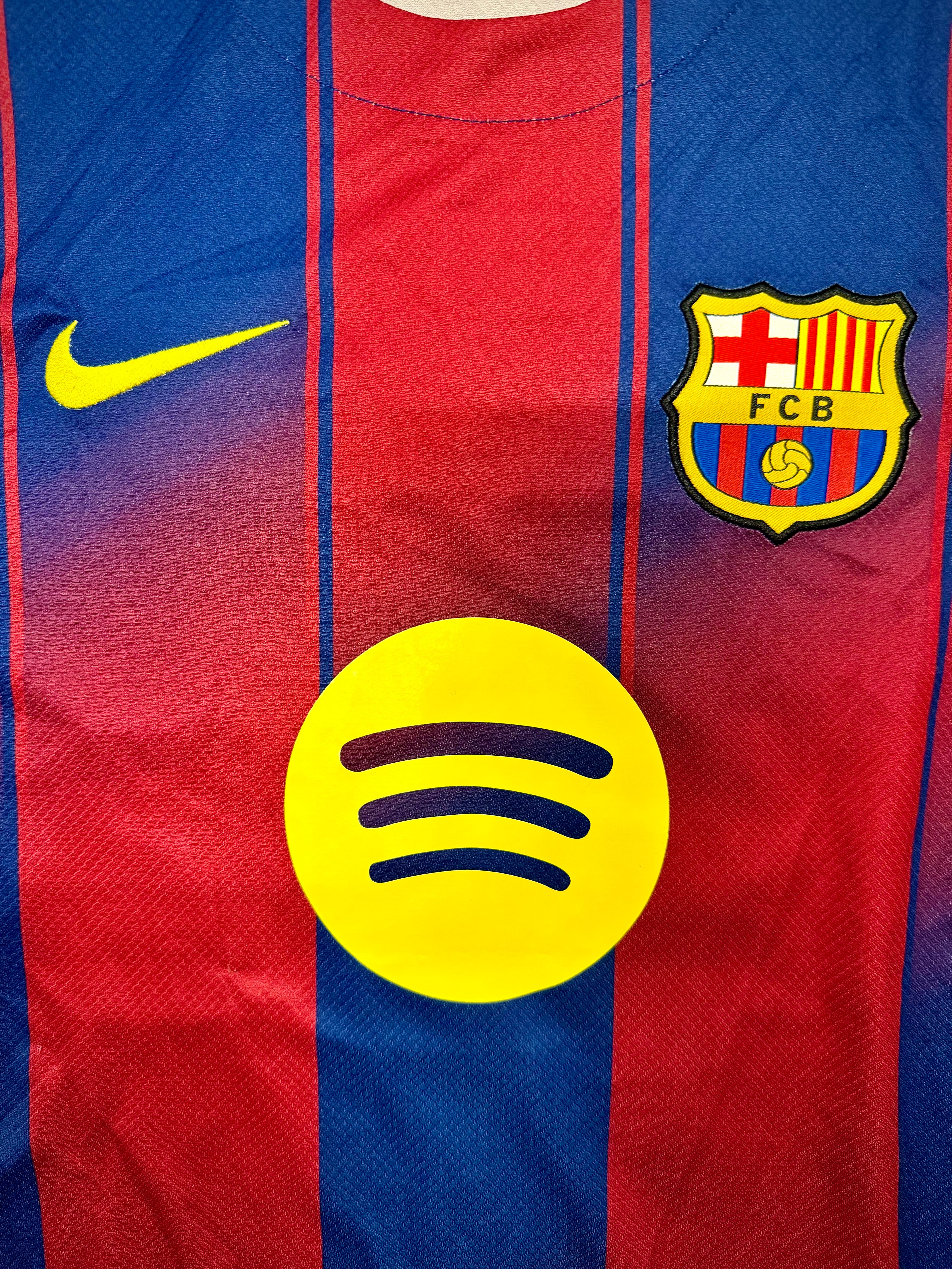 Yamal 25/26 Barcelona – Collector Display Shirt with Printed Signature