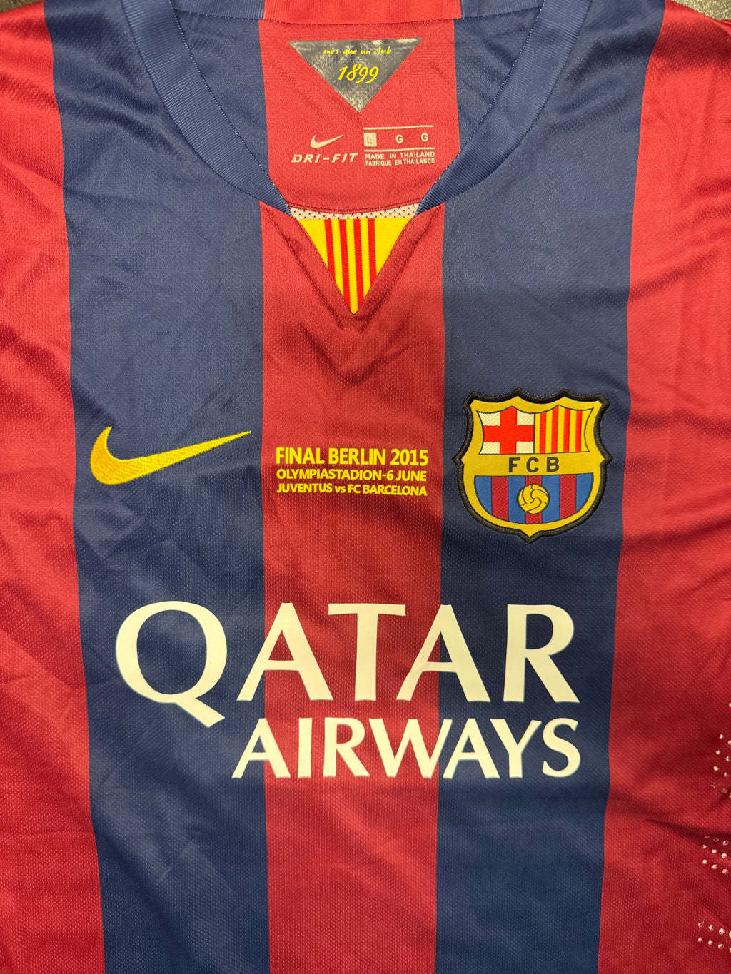 Neymar 14/15 Barcelona – Collector Display Shirt with Printed Signature