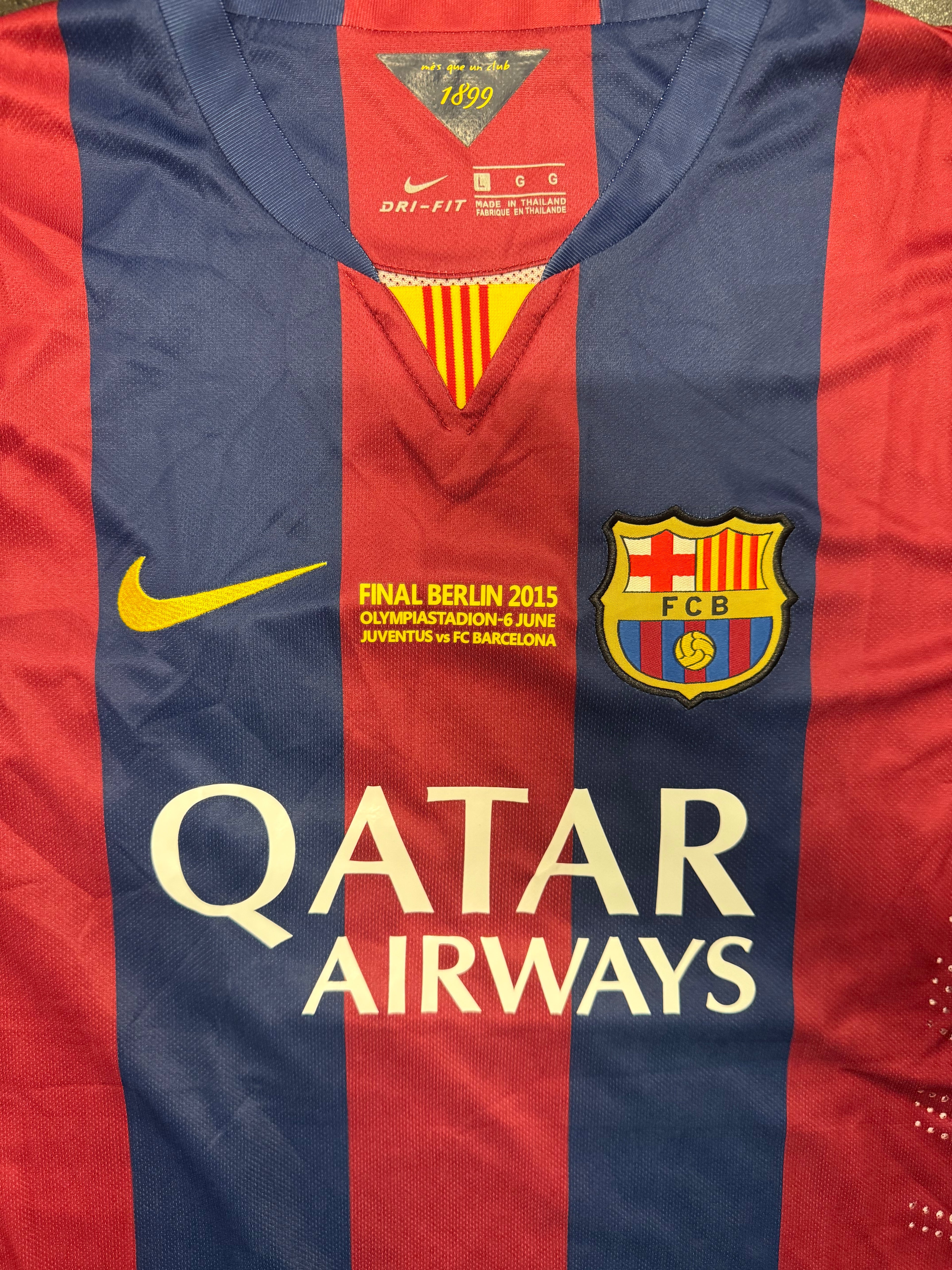 Neymar 14/15 Barcelona – Collector Display Shirt with Printed Signature