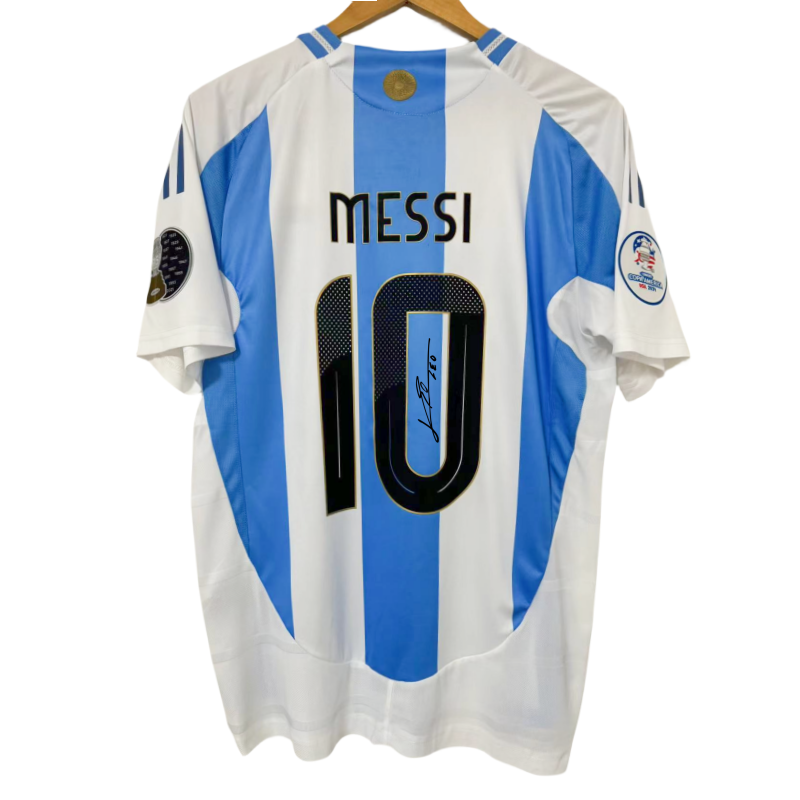 Messi 24/25 Argentina – Collector Display Shirt with Printed Signature