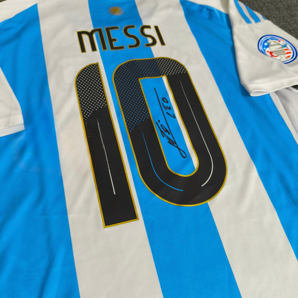 Messi 24/25 Argentina – Collector Display Shirt with Printed Signature